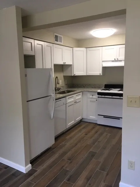 130 E Woodruff Ave Apt 1C ~ Renovated 