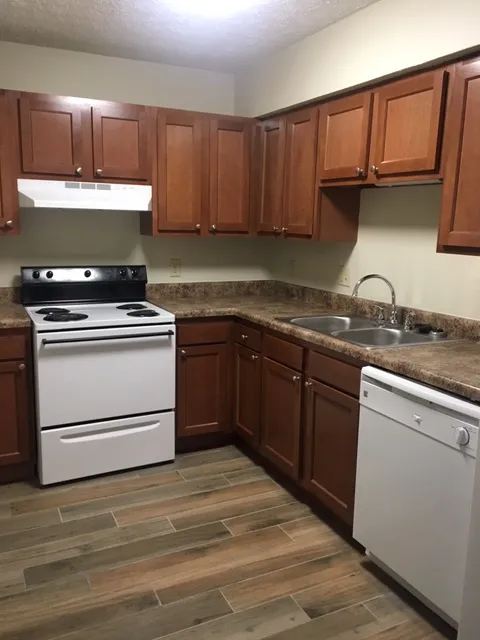 104 W Lane Ave - 3BR Apt F