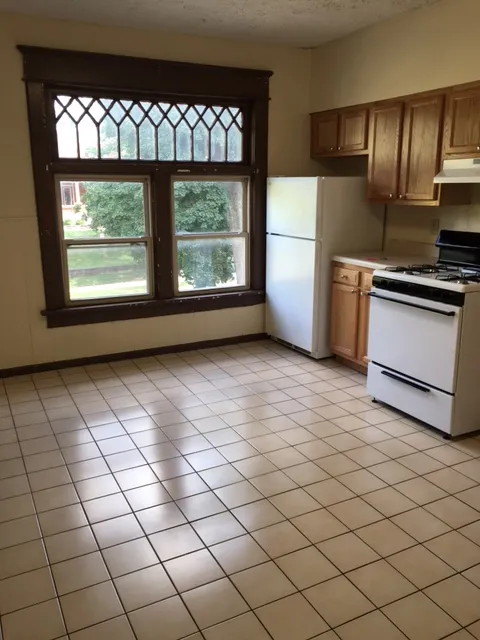 63 E 14th Ave 4BR
