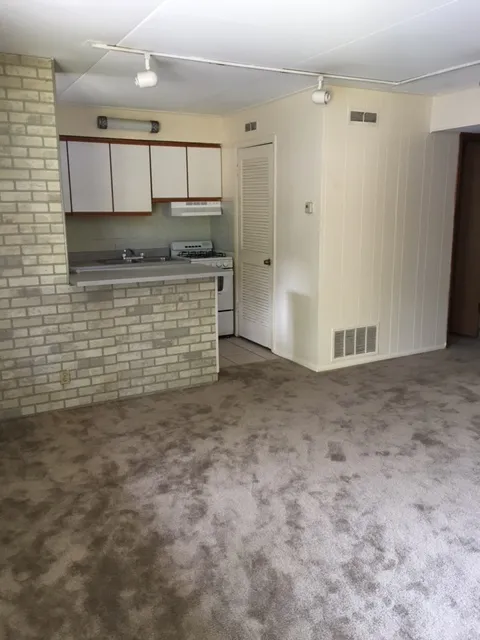 40 E Lane Ave 2BR