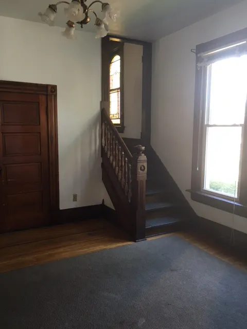 315 W 8th Ave