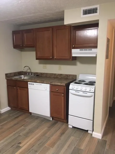 30 E Lane Ave Apt 104A ~ Renovated Studio 