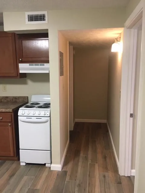 30 E Lane Ave Apt 104A ~ Renovated Studio 