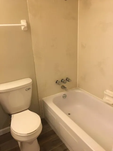 30 E Lane Ave Apt 201A ~ Renovated Studio 