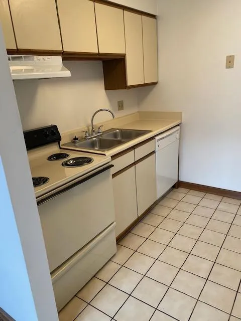 687 N High St Apt 2H