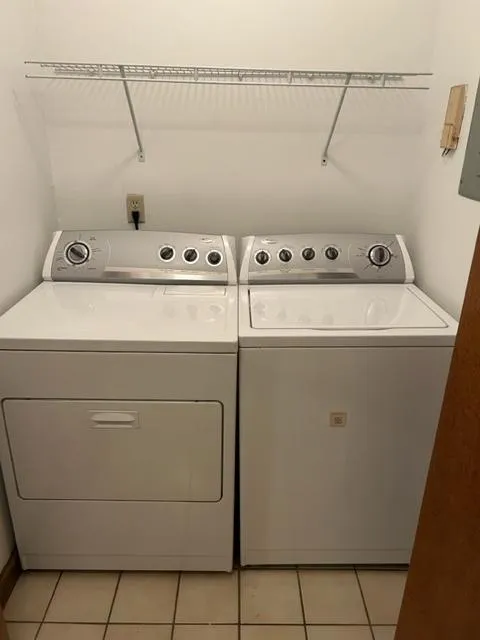 687 N High St Apt 2E
