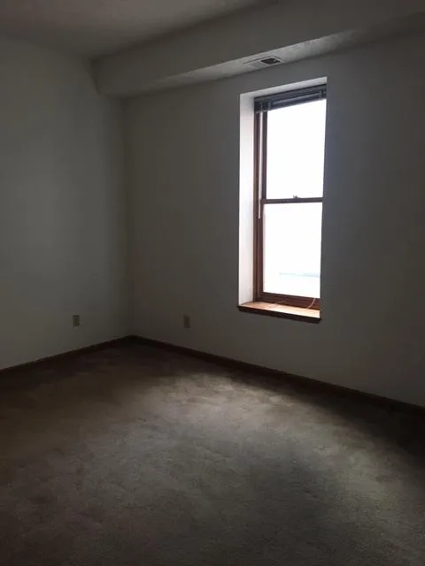 687 N High St Apt 2F