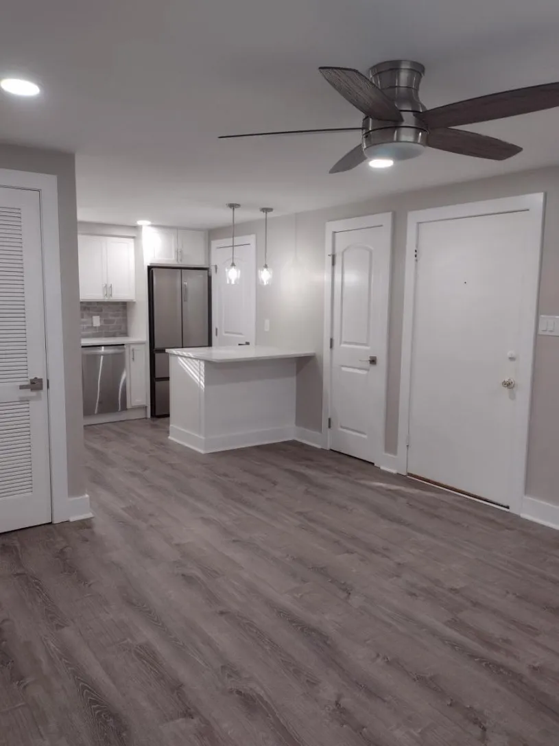 118 W Dodridge St Apt A