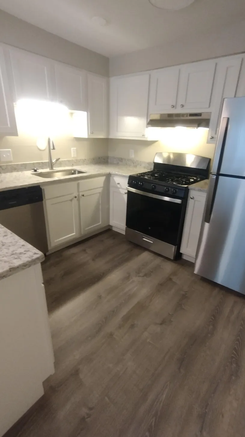 130 E Woodruff Ave Apt 2B ~ Renovated 