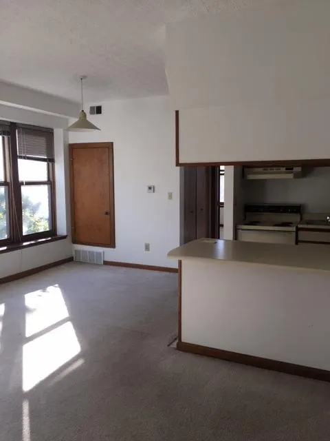 687 N High st Apt 3H