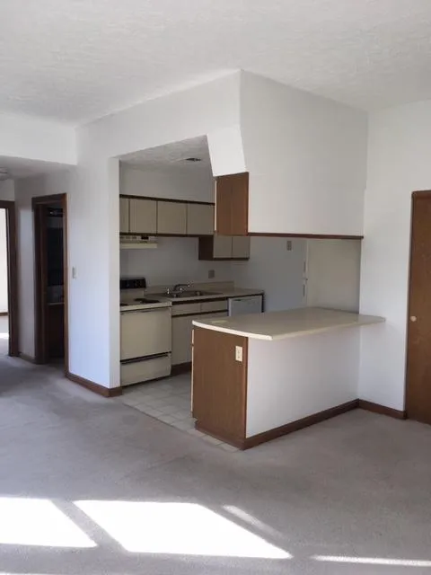 687 N High st Apt 3H