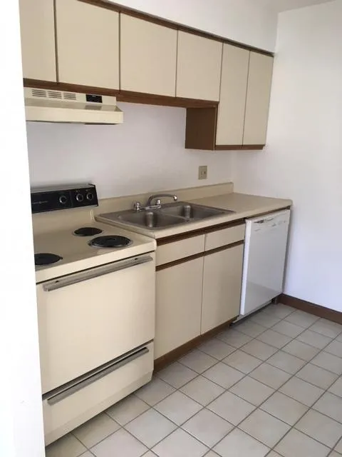 687 N High st Apt 3H