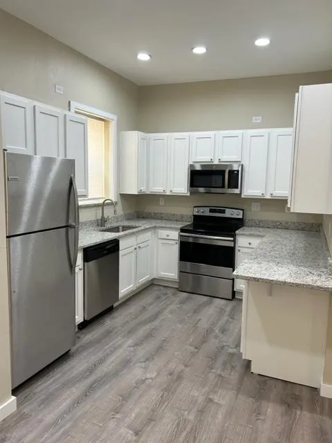 98 E 14th Ave Apt A
