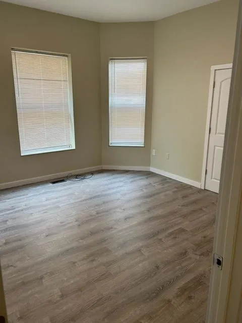 98 E 14th Ave Apt A