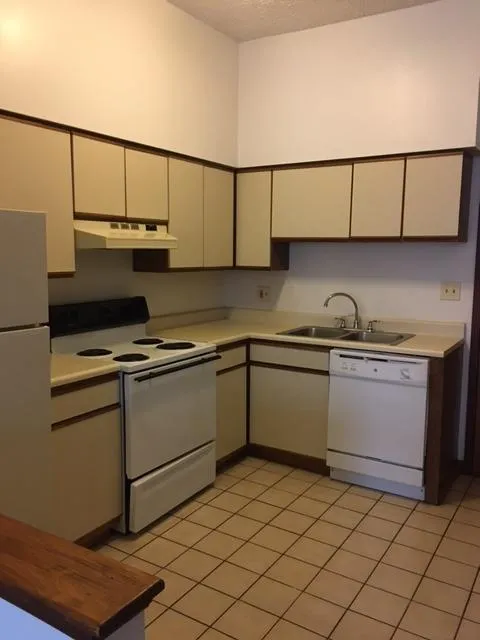 687 N High St ~ 2G