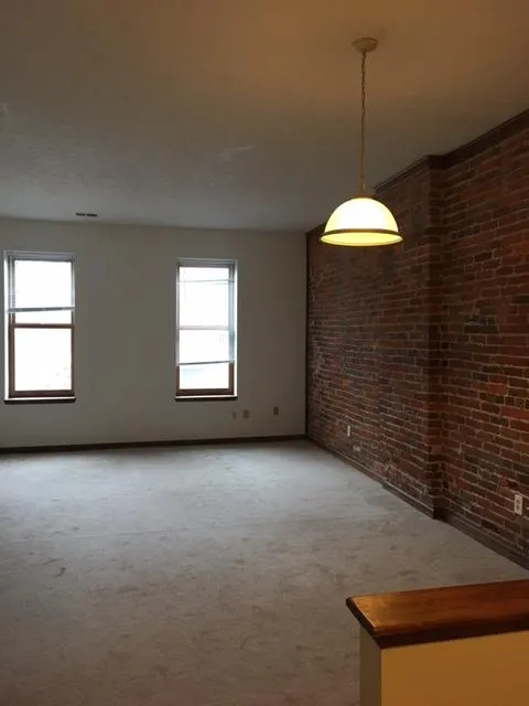 687 N High St ~ 2G