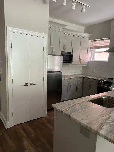 737 Dennison Ave - 737B