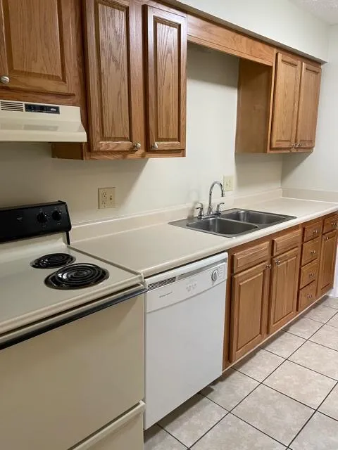 114 E Norwich Ave Apt C
