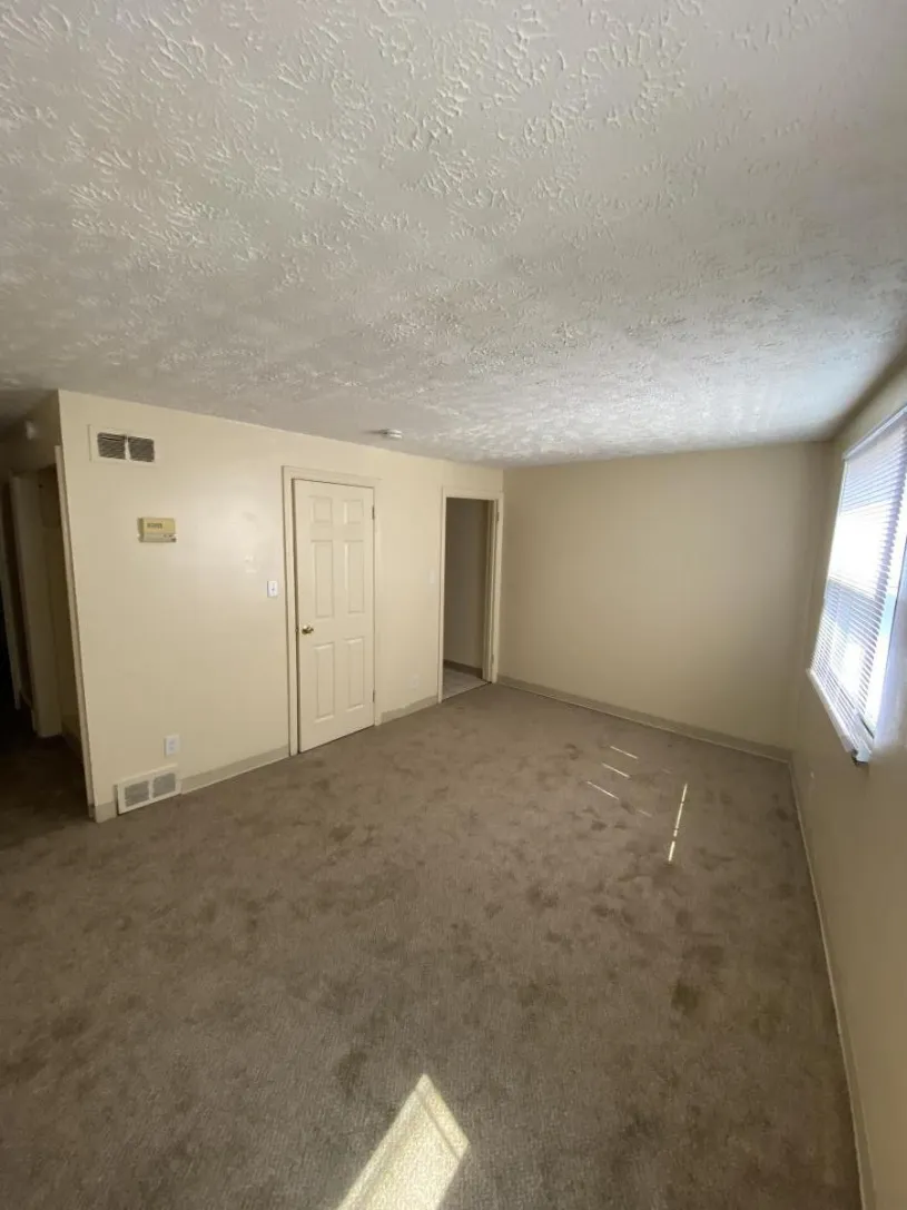 2201 N High St Apt E