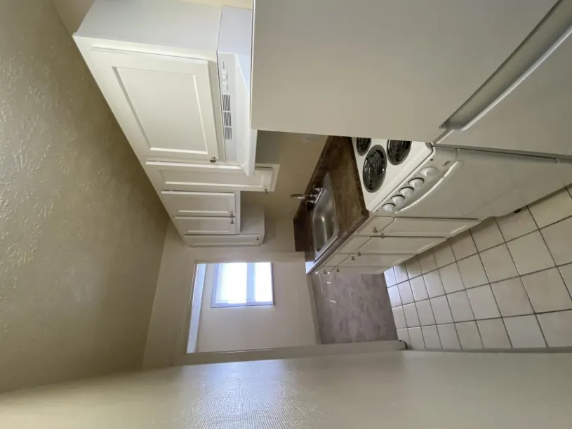 2201 N High St Apt E