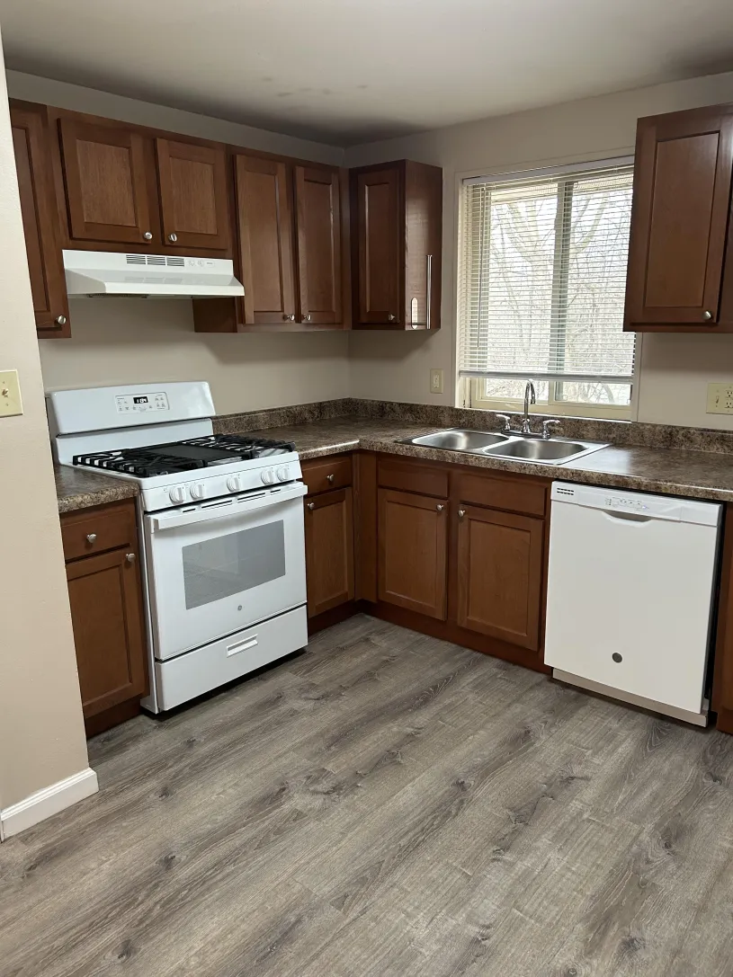 122 W Dodridge St Apt E