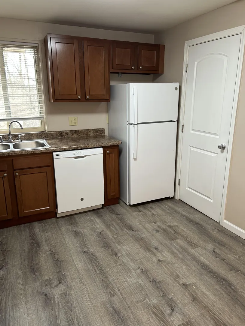 122 W Dodridge St Apt E