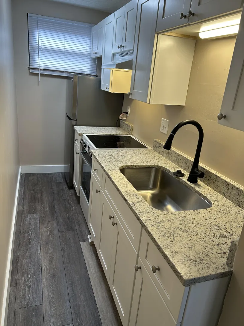 2201 N High St Apt F