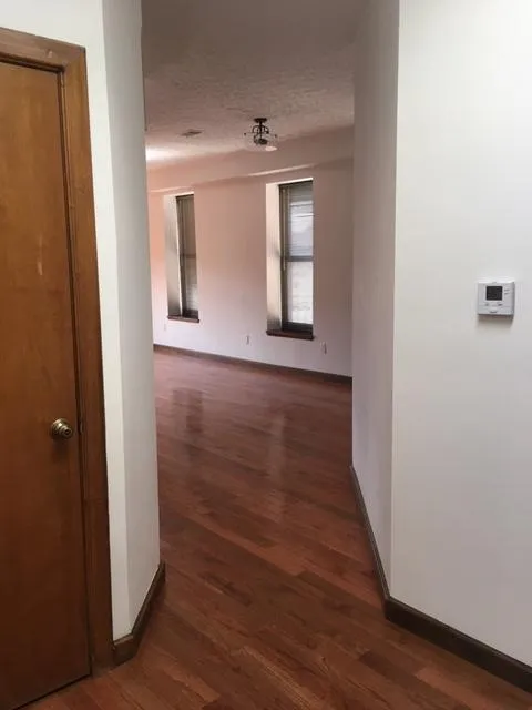 687 N High St Apt 3F
