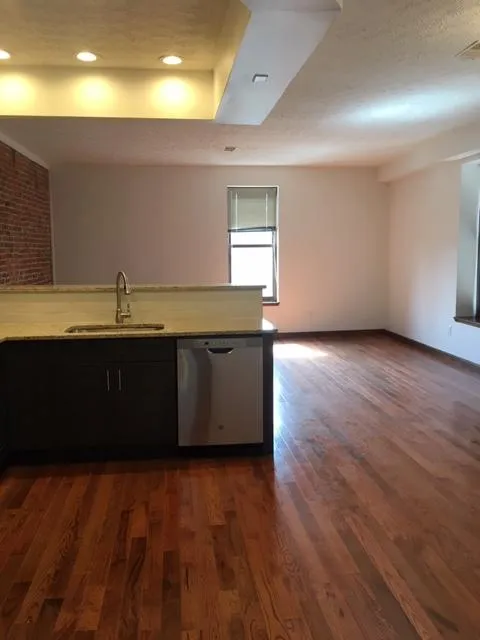 687 N High St Apt 3F