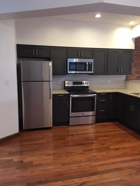687 N High St Apt 3F