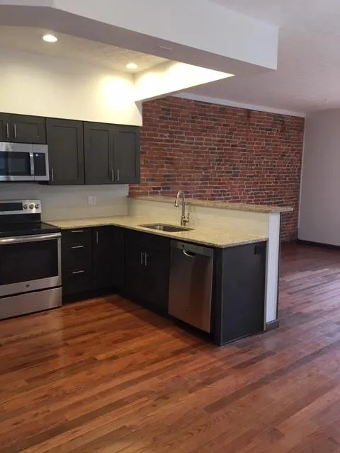 687 N High St Apt 3F
