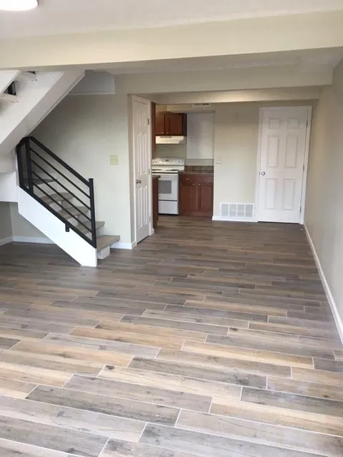 245 W Norwich Ave Apt F