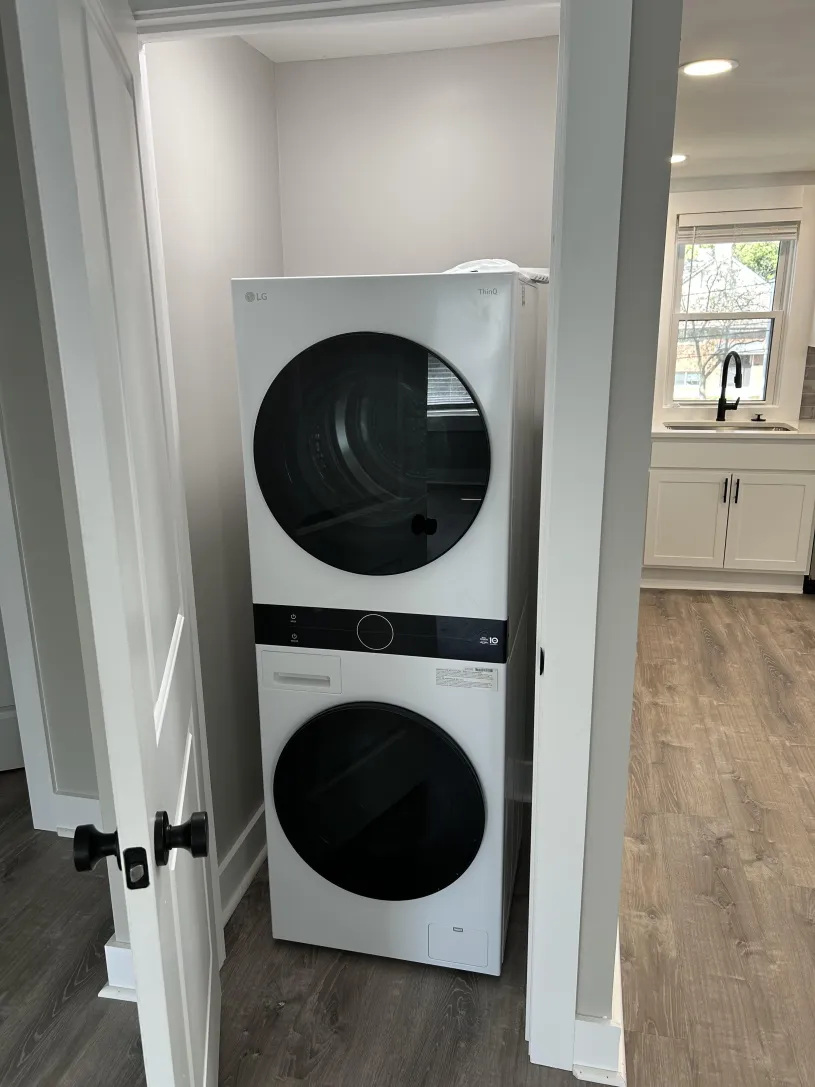 90 W Dodridge St Apt B