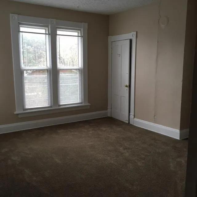 84 1/2 W Dodridge St 